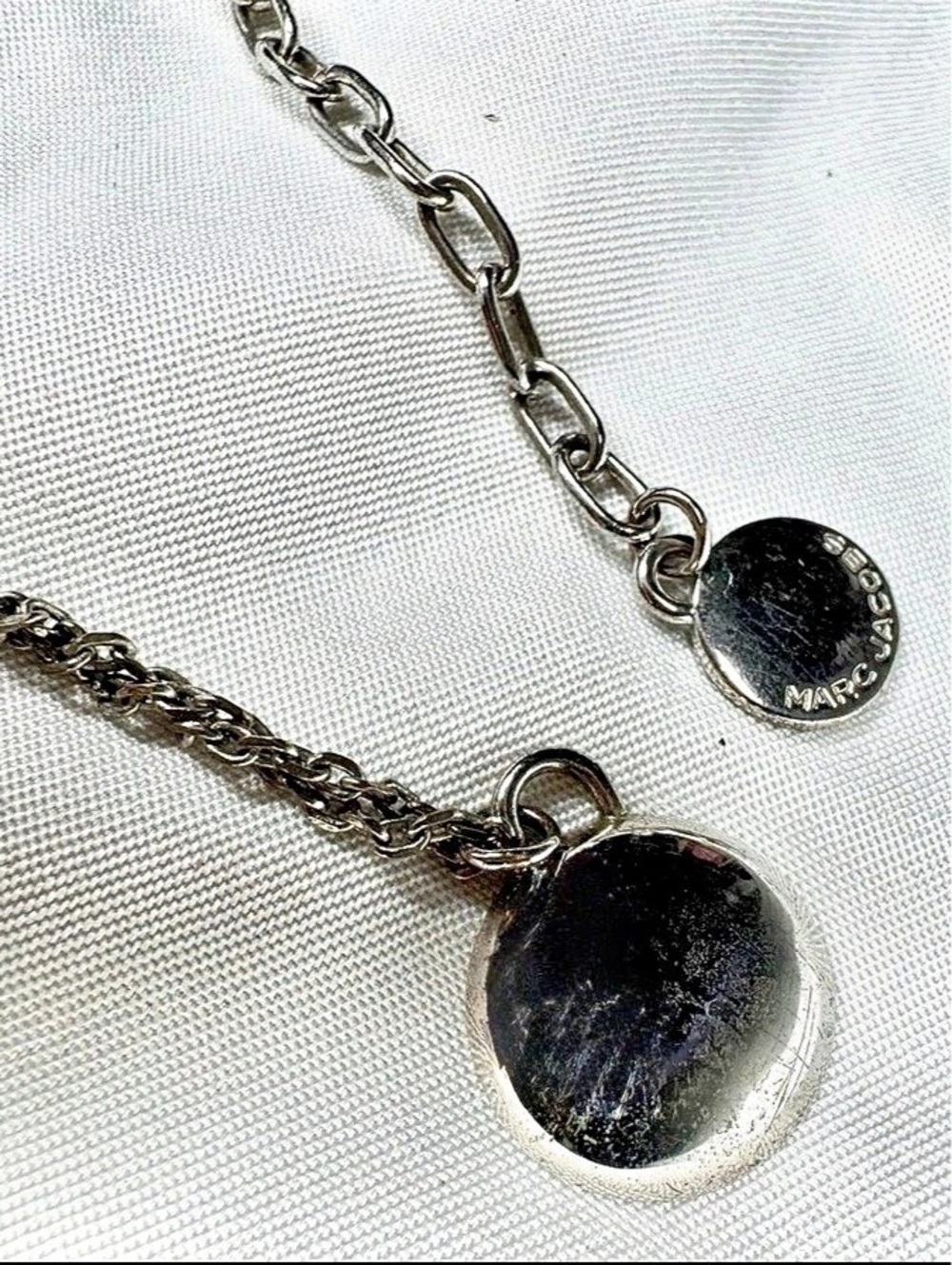 Marc Jacobs Logo Disc Enamel Pendant Necklace Silver 16-18” - Picture 4 of 6